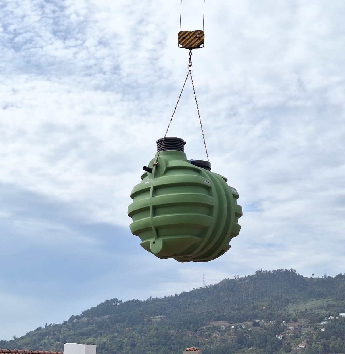 Depósito em transporte sobre o Douro