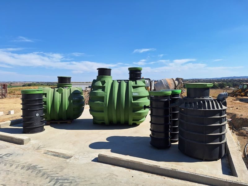 Equipamentos em obra, prontos a instalar